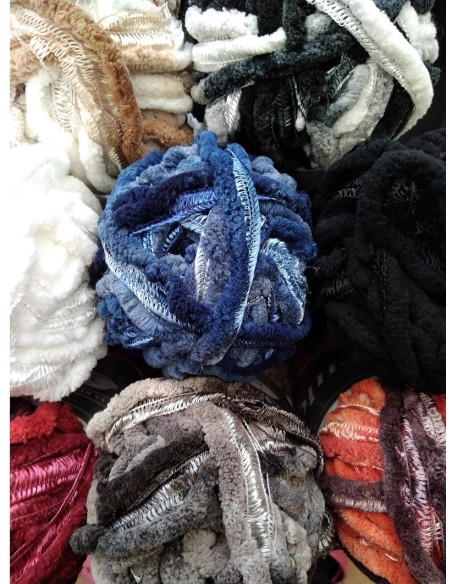 Pelote de fil à tricoter Laine Mélangée  30% Kid Mohair 37% Acrylique 33% Polyamide Poids : 25g Longueur : 238m Aiguilles : 2-2,