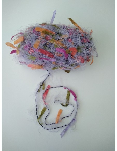 Laine Papillon 100% Polyamide. 50g  65m. La taille d'aiguille est le N° 5-6.